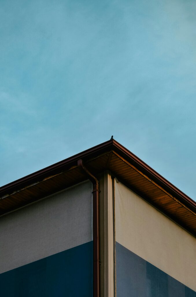 Clean Gutters Effectively and Safely